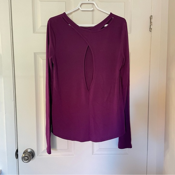 ❌DONATED❌ VSX Keyhole long sleeves - Picture 2 of 5